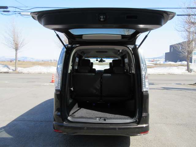Nissan Serena Highway Star 2.0 Advanced Safety Package 4WD