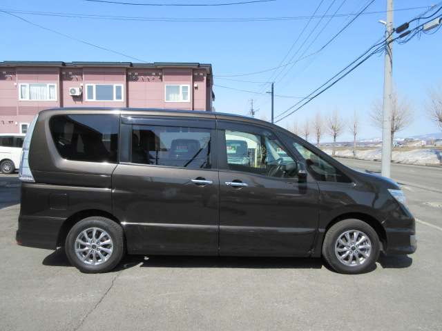 Nissan Serena Highway Star 2.0 Advanced Safety Package 4WD